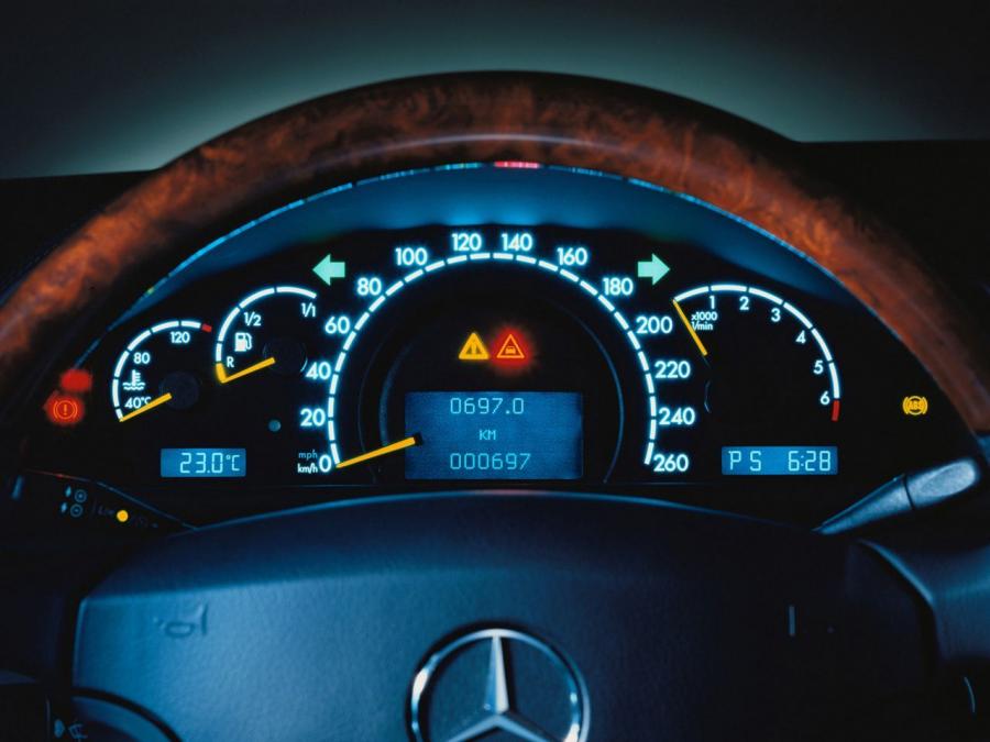 Mercedes-Benz CL600 1999 года  (фото 12 из 21)
